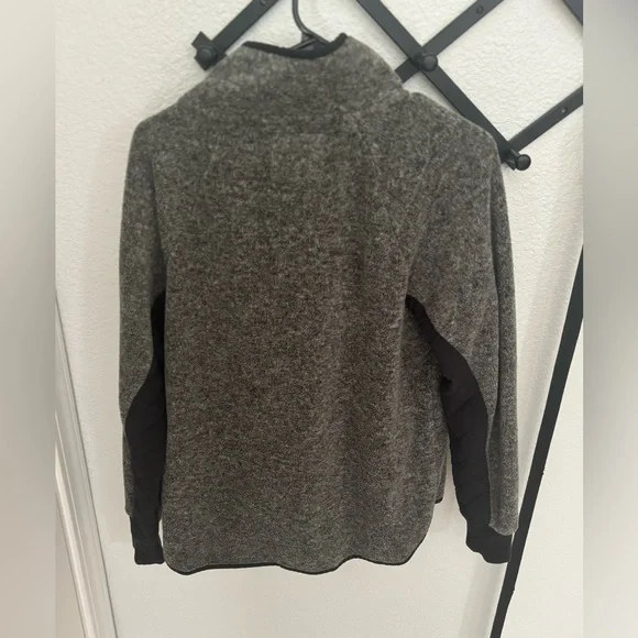 Abercrombie Gray Black Quilted Snap Pullover Sweatshirt‎ Size Medium Cozy Fit - Picture 3 of 4